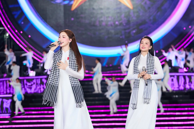 Cẩm Ly, Hòa Minzy hát lời mới ca khúc 'Người Việt mình thương nhau' trực tiếp VTV