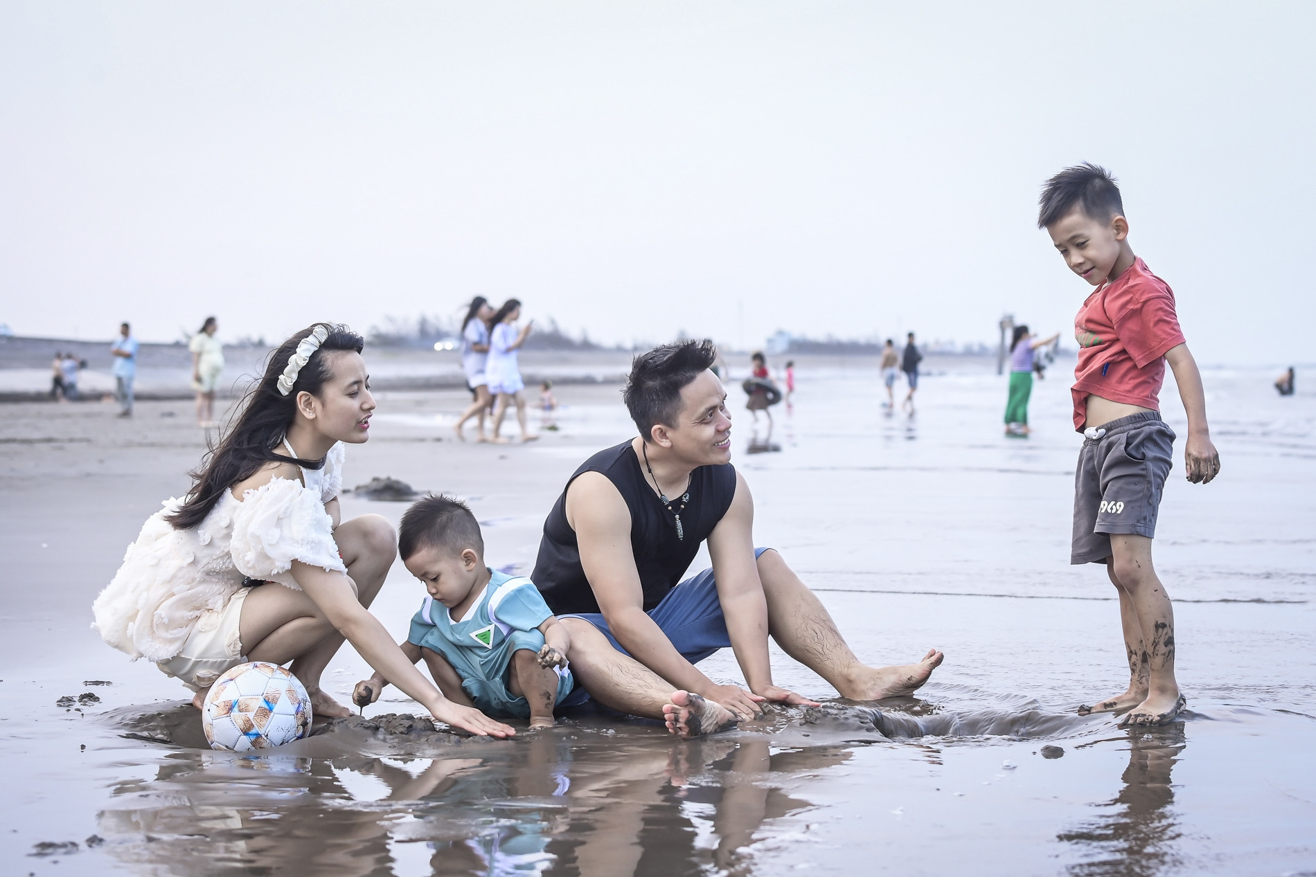 Cảnh khác lạ ở biển Thịnh Long, Ninh Bình những ngày đầu hè