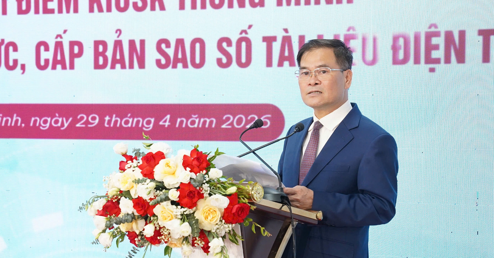 Chủ tịch tỉnh Quảng Ninh: Sử dụng 'trạm dịch vụ số' để xóa máy photocopy