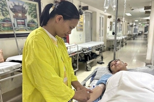 Gia đình nghèo ở Hưng Yên kiệt quệ khi con lớn tai nạn, 2 con nhỏ mắc bệnh nan y