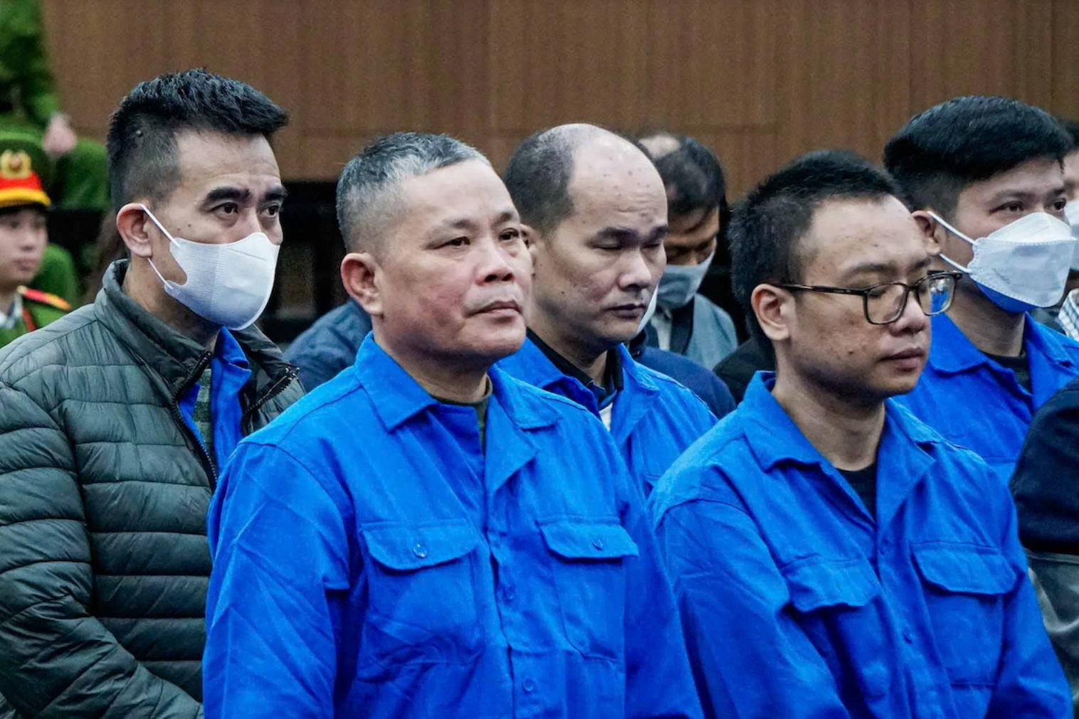 Giảm án cho 2 cựu phó chánh án nhận hối lộ hàng trăm triệu đồng