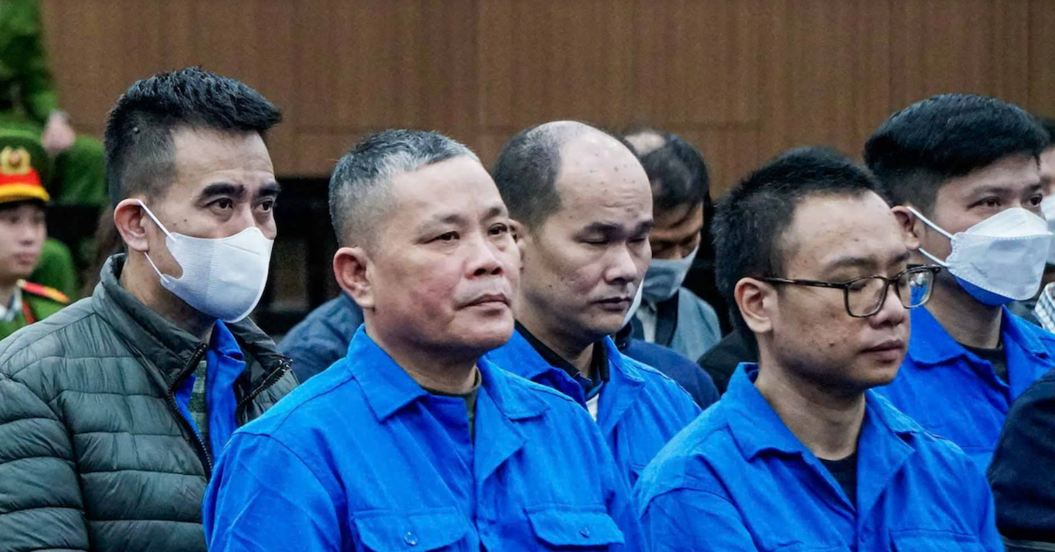 Giảm án cho 2 cựu phó chánh án nhận hối lộ hàng trăm triệu đồng