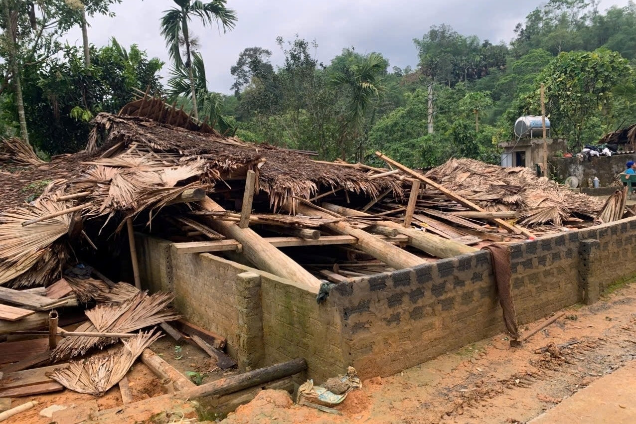 Giông lốc cuốn sập nhà trong đêm, bé trai 13 tuổi tử vong