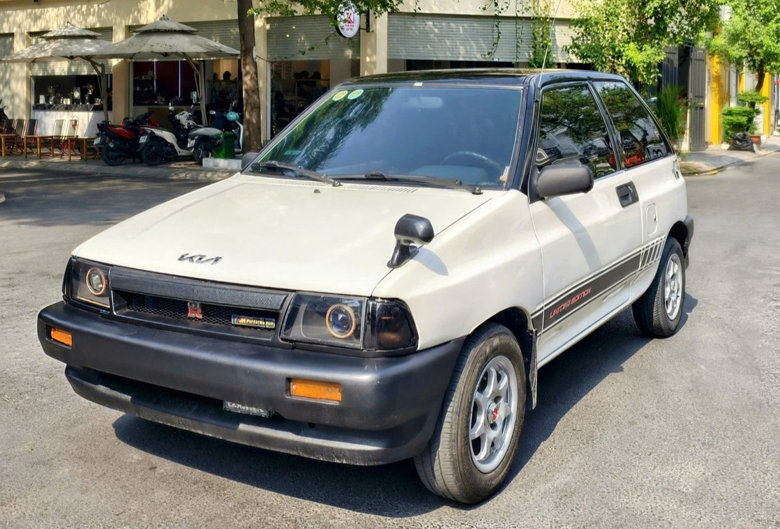 'Huyền thoại' Kia Pride 3 cửa hiếm gặp, 38 năm tuổi đắt gấp đôi giá thị trường