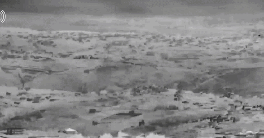 Khoảnh khắc Israel dùng 450 tấn thuốc nổ phá hủy mạng lưới hầm ngầm Hezbollah