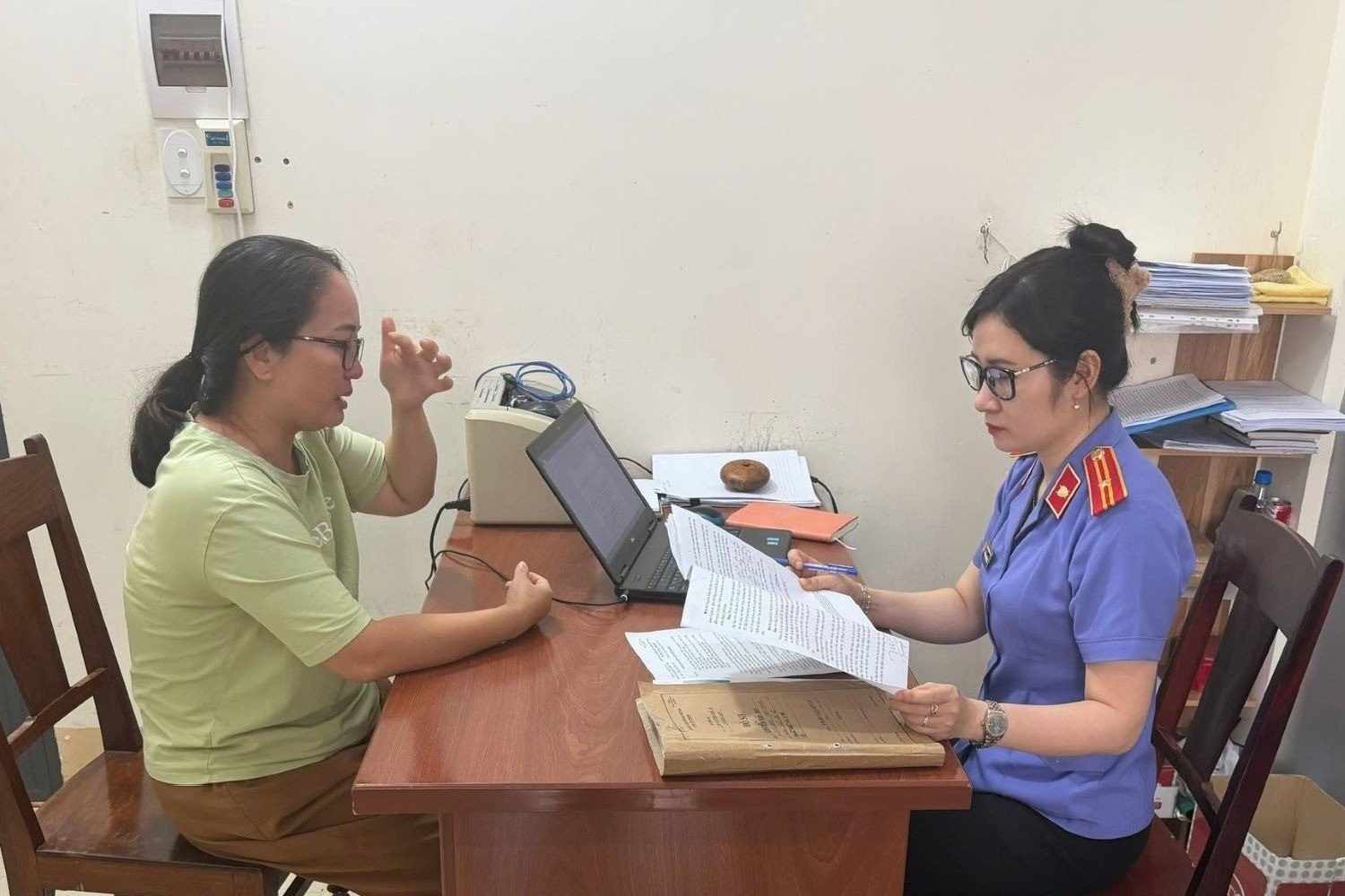 Khởi tố nữ bác sĩ lừa đảo hơn 200 triệu đồng