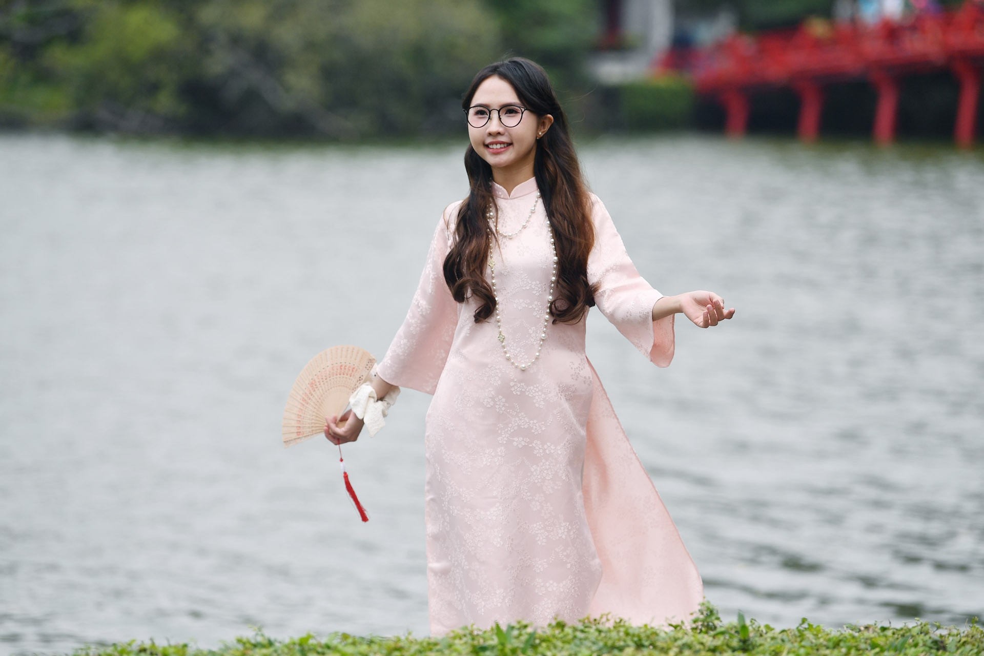 Không khí lạnh lan vào Trung Trung Bộ gây mưa giông, Hà Nội dịu mát đến khi nào?