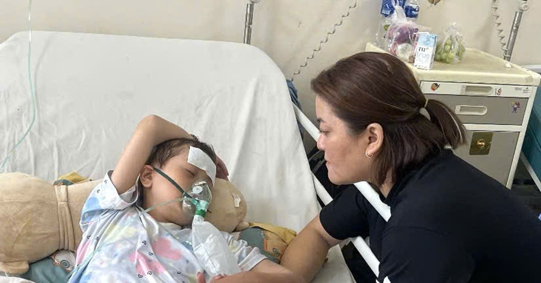 Mẹ đơn thân đau đớn nghe con gái mắc ung thư hỏi: Con còn chân để nhảy không?