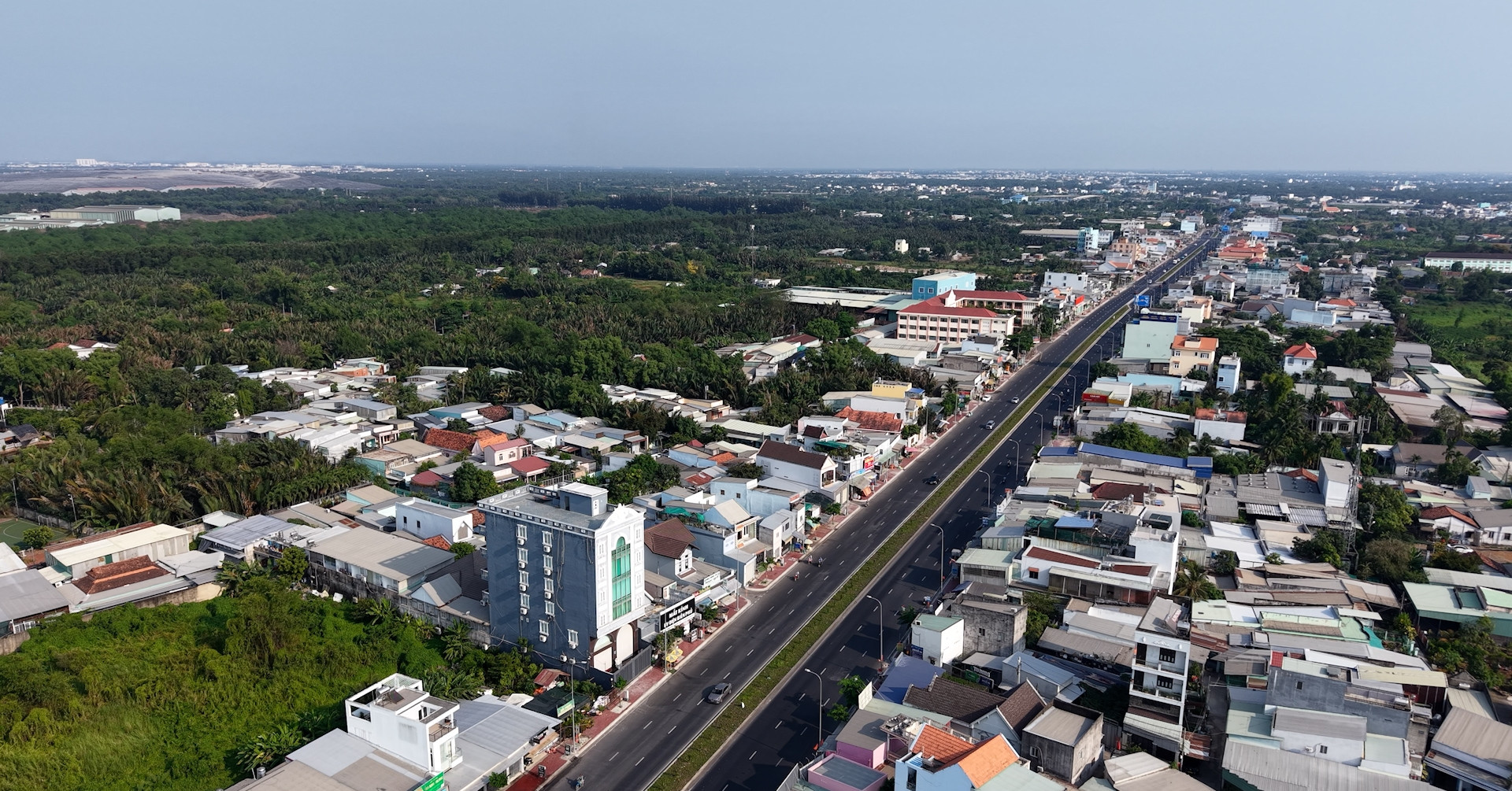 Người dân phấn khởi trước diện mạo mới của quốc lộ cửa ngõ phía nam TPHCM