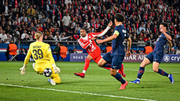 Olise PSG Bayern.jpg
