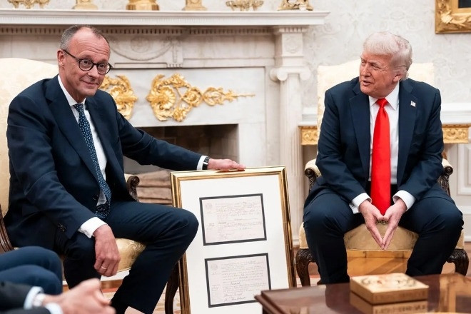 Ông Trump nói Iran 'trên bờ vực sụp đổ', phản bác Thủ tướng Đức