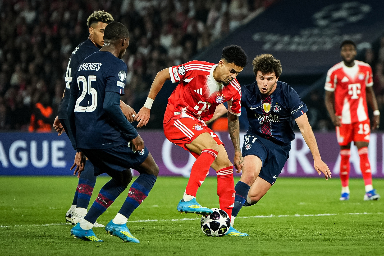 PSG thắng Bayern Munich 5-4: Siêu lễ hội bóng đá 