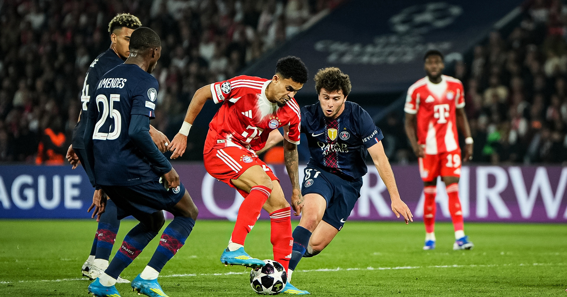 PSG thắng Bayern 5-4 ở lượt đi bán kết Champions League, mất Hakimi vì chấn thương trước trận lượt về — image 1