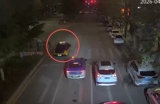 tai xe vuot den anh1.jpg