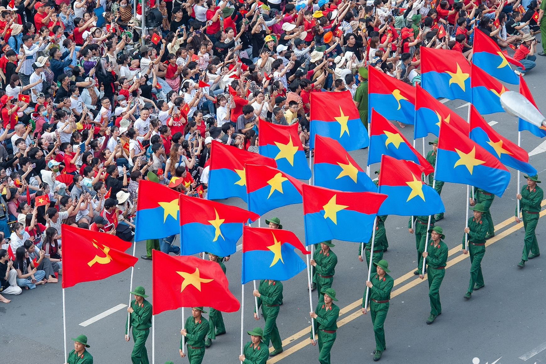 Tháng Tư đi qua chiến tranh, đất nước đi vào mùa thống nhất