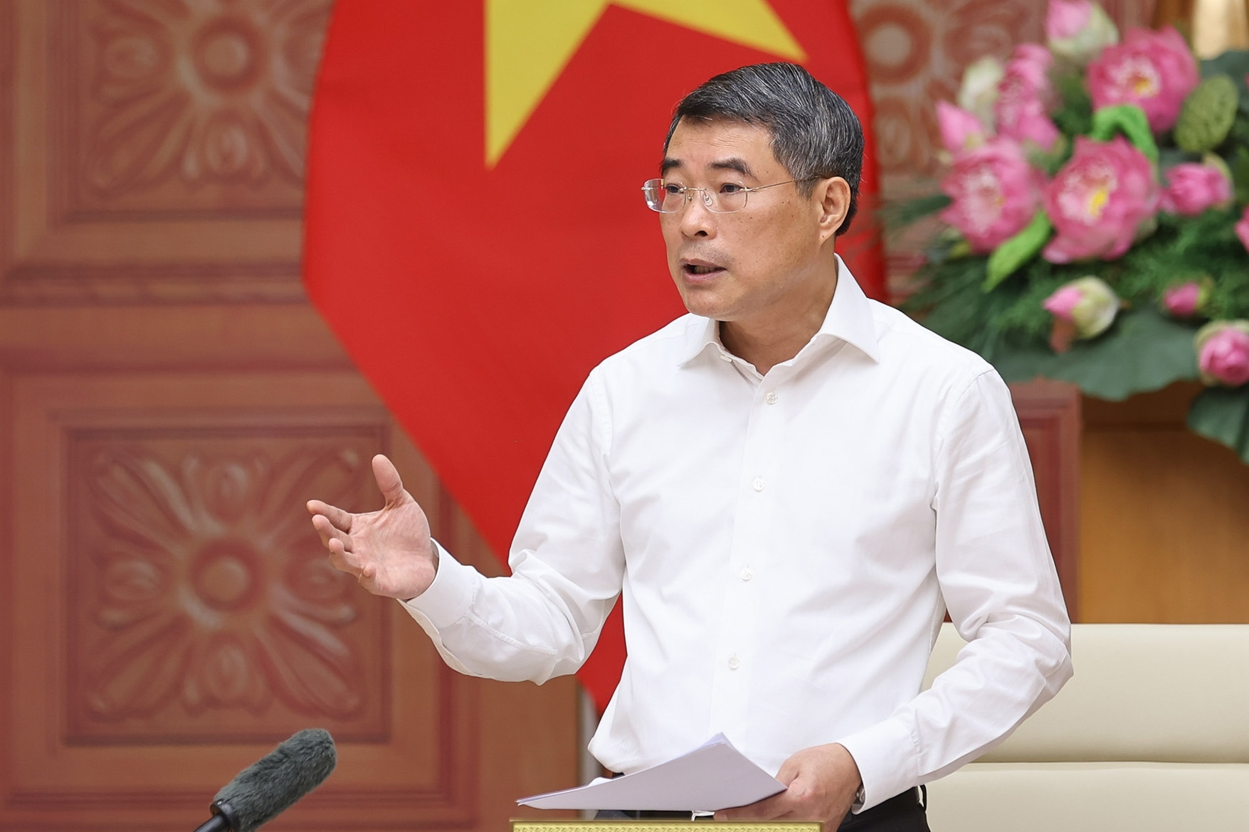 Thủ tướng: Triển khai nâng ngưỡng doanh thu không phải nộp thuế lên 1 tỷ đồng