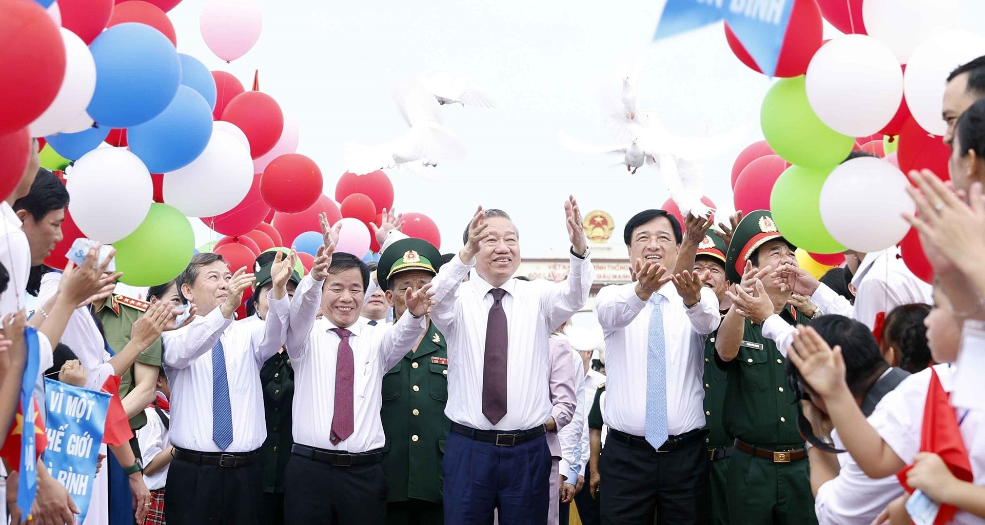 Tổng Bí thư, Chủ tịch nước dự lễ thượng cờ 'Thống nhất non sông'