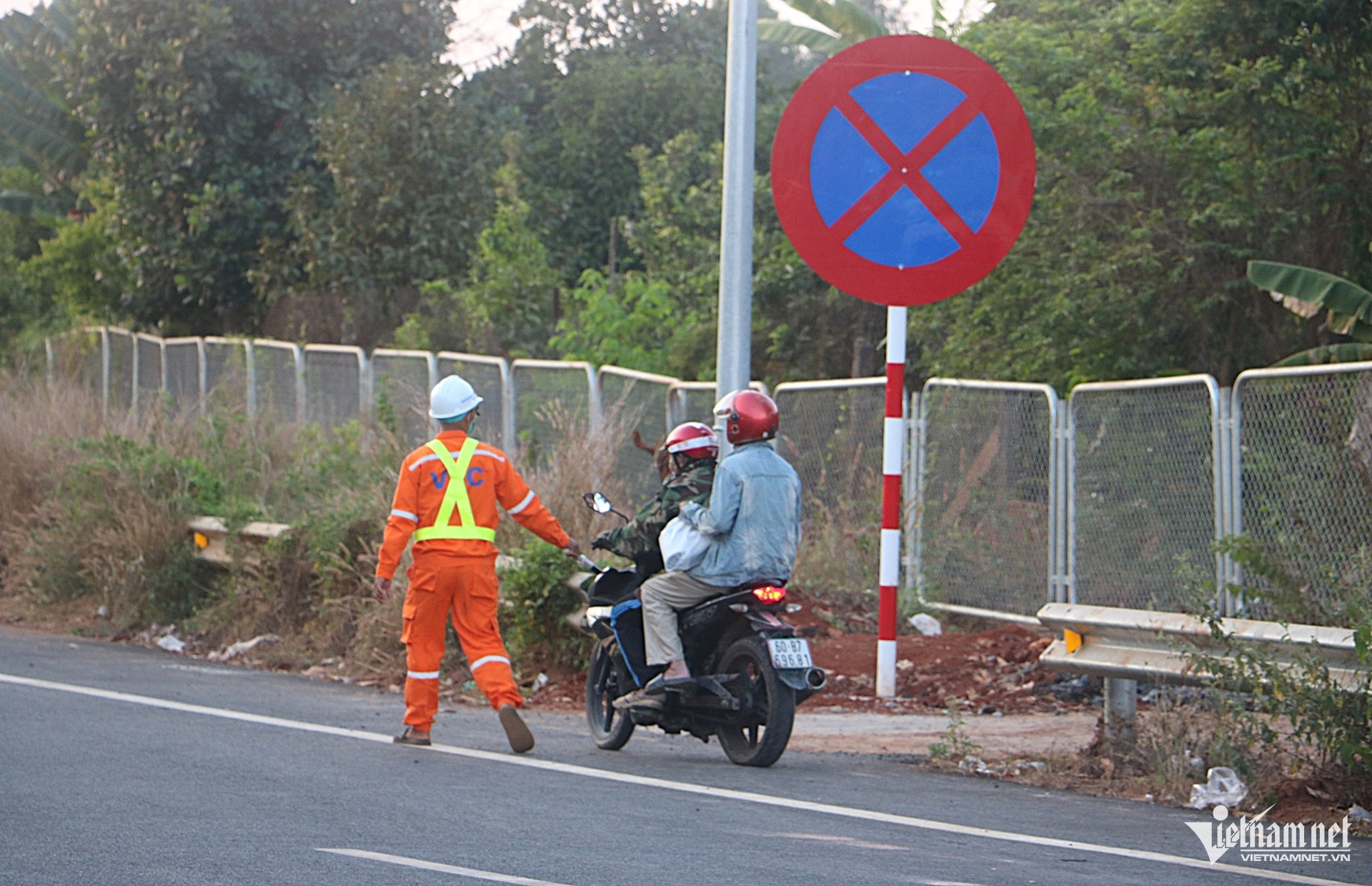 https://static-images.vnncdn.net/vps_images_publish/000001/000003/2026/4/29/w-ngay-dau-thong-xe-37km-cao-toc-bien-hoa-vung-tau-tai-xe-khen-duong-em-dep2jpg-3157.jpg