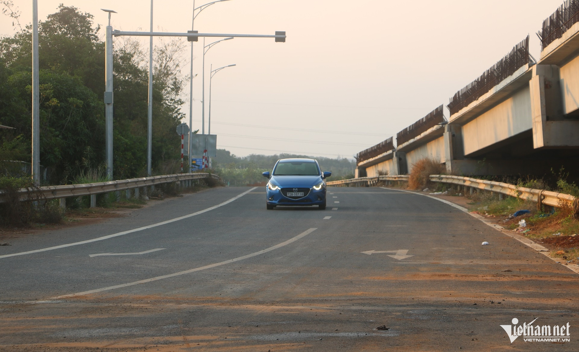 W-Ngày đầu thông xe 37km cao tốc Biên Hòa   Vũng Tàu Tài xế khen đường êm, đẹp.3.JPG.jpg