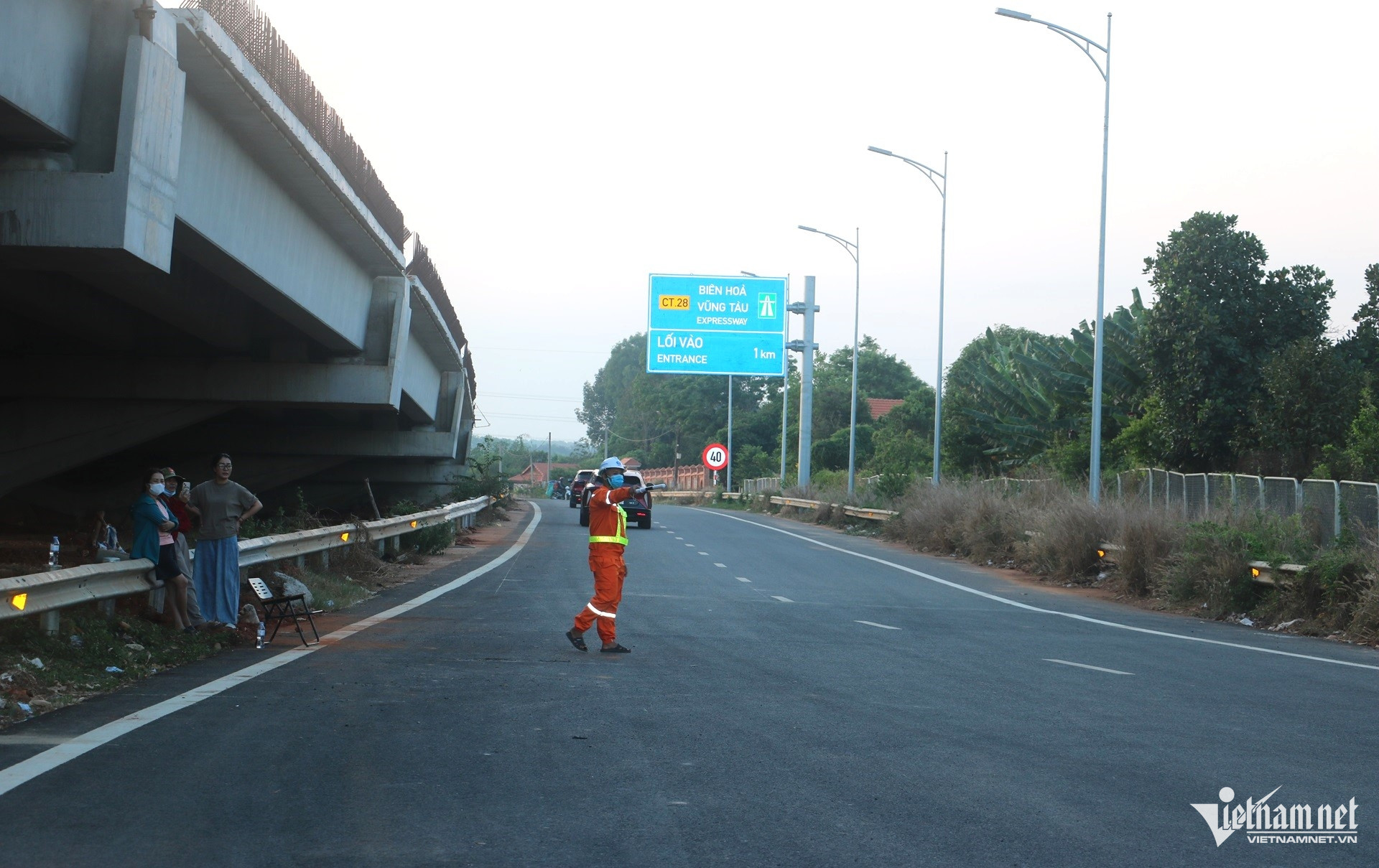 W-Ngày đầu thông xe 37km cao tốc Biên Hòa   Vũng Tàu Tài xế khen đường êm, đẹp..JPG.jpg