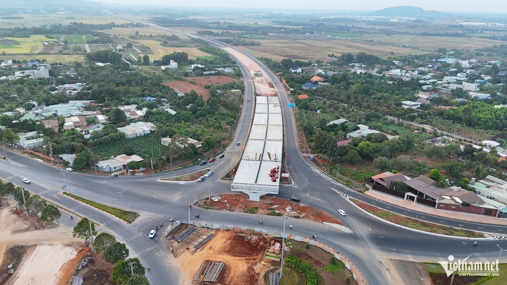 W-Ngày đầu thông xe 37km cao tốc Biên Hòa   Vũng Tàu Tài xế khen đường êm, đẹp.JPG.jpg