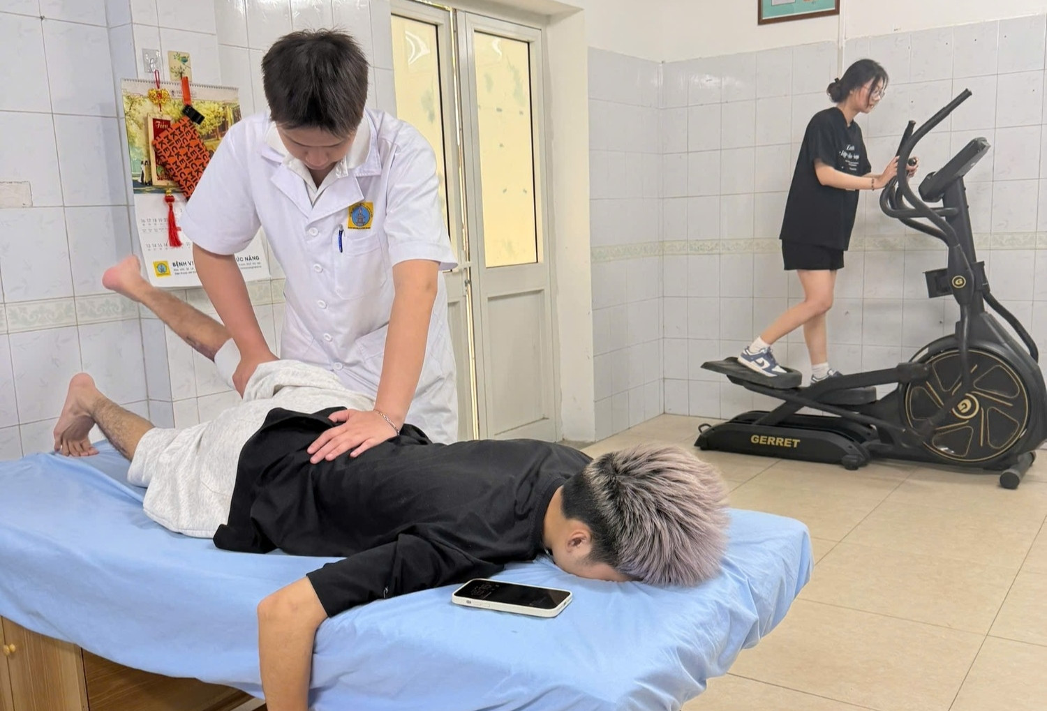 Bác sĩ chỉ ra sai lầm khiến nhiều người không thể chơi lại thể thao