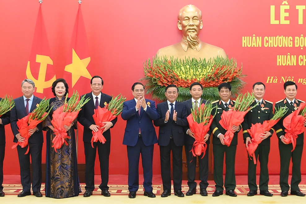 Bộ trưởng Dân tộc và Tôn giáo Đào Ngọc Dung nhận Huân chương Độc lập hạng ba