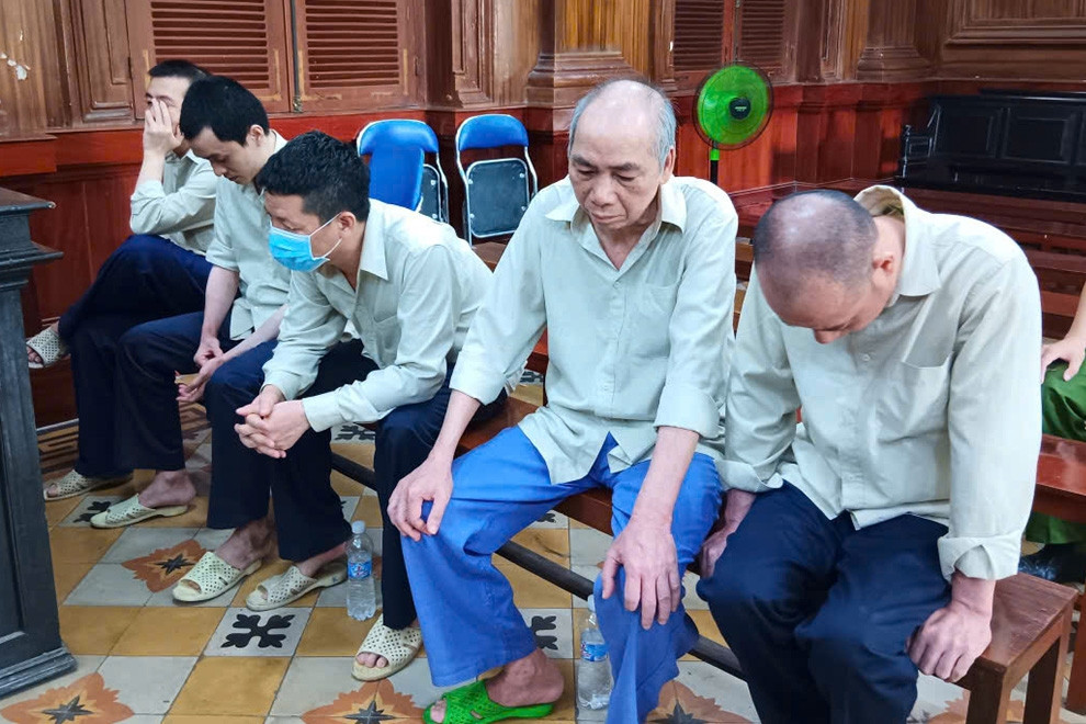 Cựu cán bộ hải quan, an toàn thực phẩm nhận tiền để giúp doanh nghiệp nhập lậu sữa