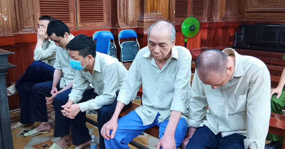 Cựu cán bộ hải quan, an toàn thực phẩm nhận tiền để giúp doanh nghiệp nhập lậu sữa