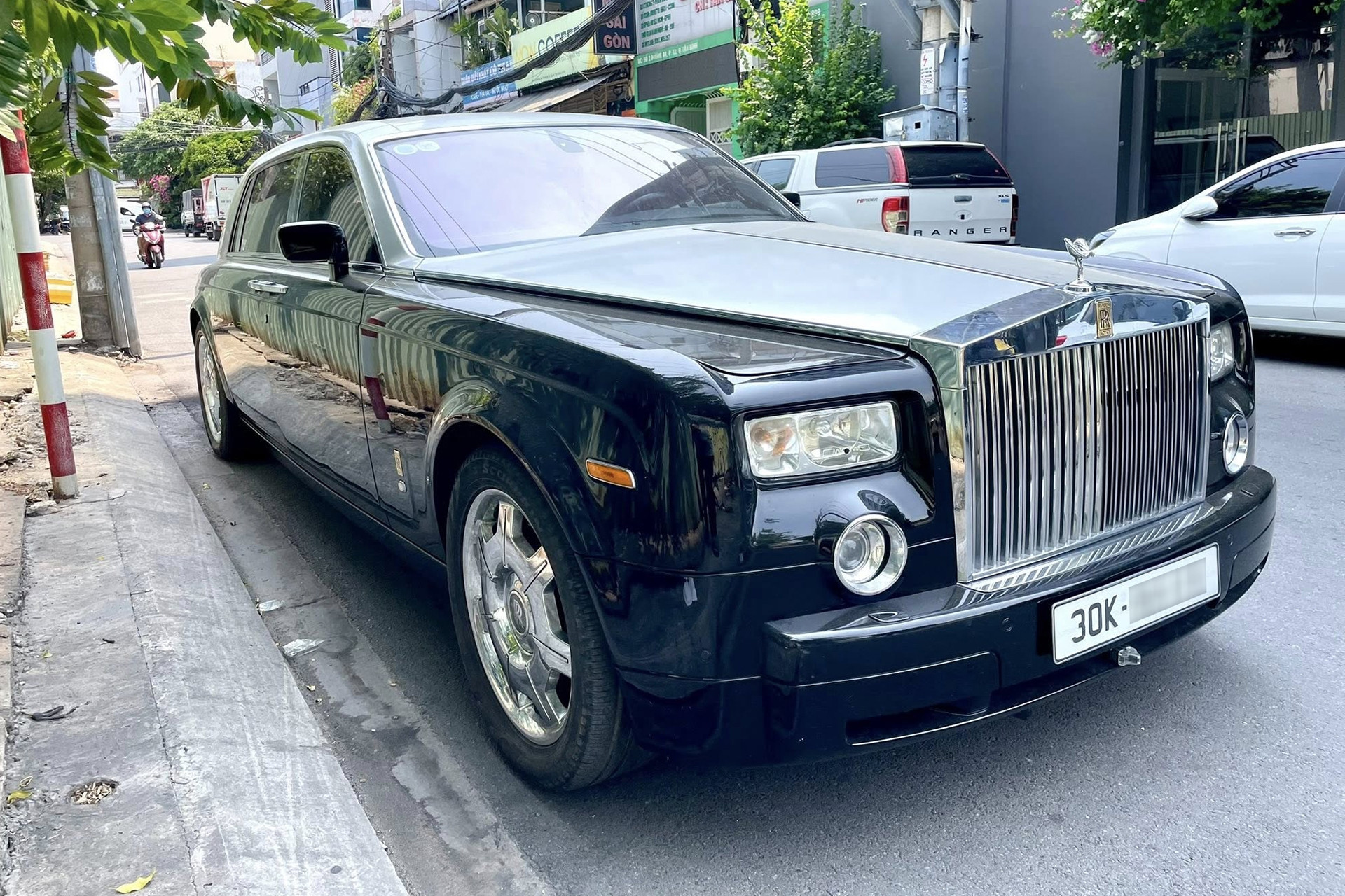 Đại gia Việt bán xe sedan siêu sang Rolls-Royce Phantom 2007 giá rẻ bất ngờ
