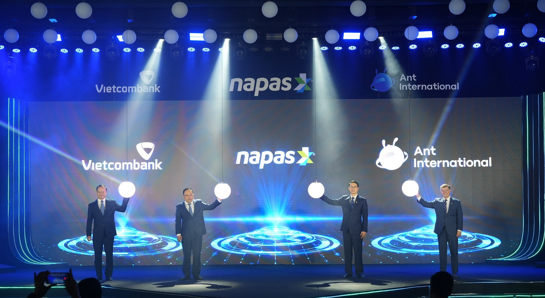 Lễ công bố mở rộng thanh toán qua mã QR giữa VN TQ.JPG