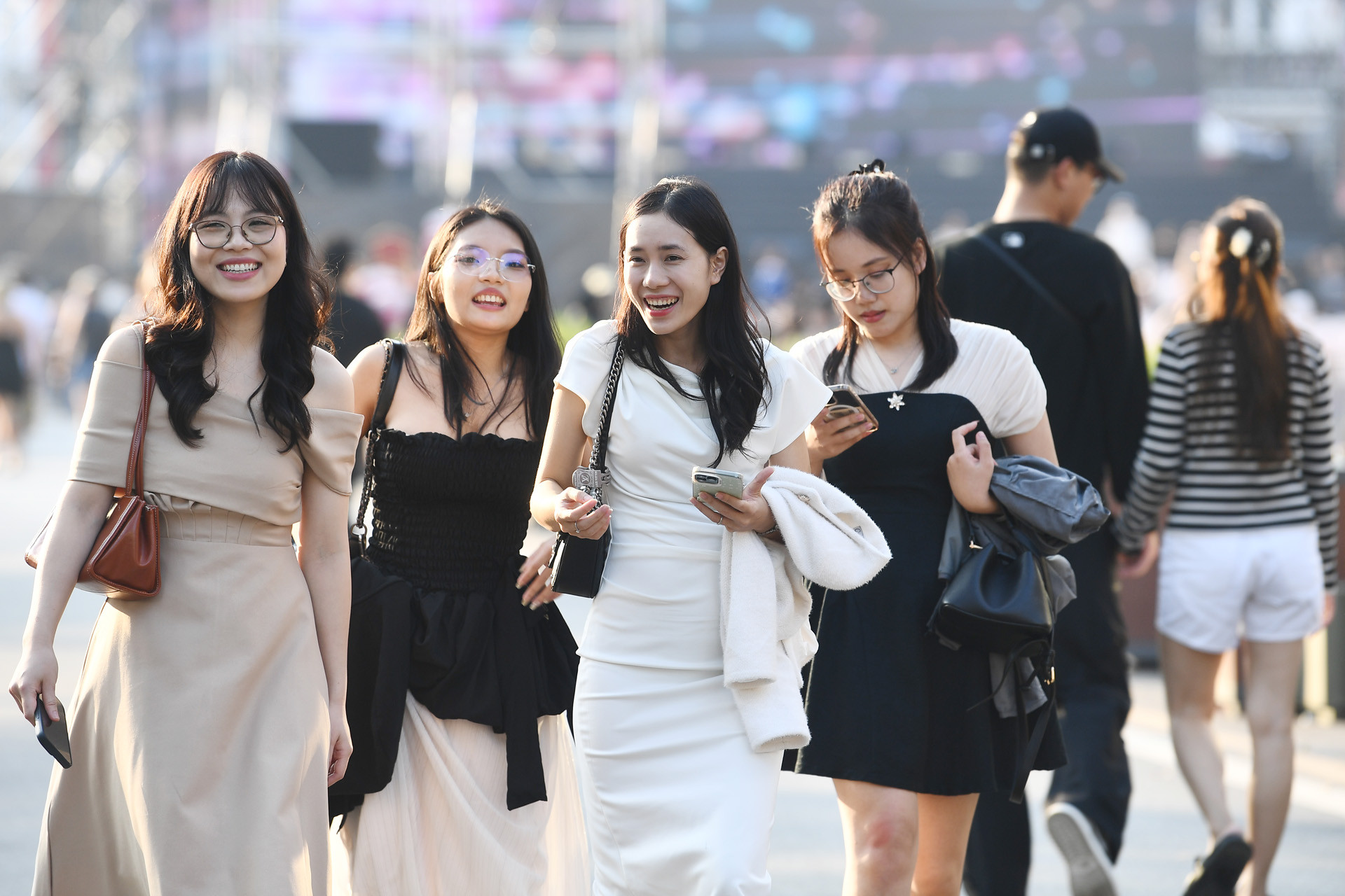 Dự báo thời tiết 4/4/2026: Miền Bắc đón không khí lạnh, Hà Nội chỉ 30 độ