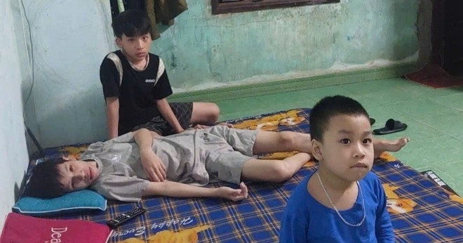 Mẹ đơn thân chăm con trai bại não, cháu tự kỷ, mong một phép màu