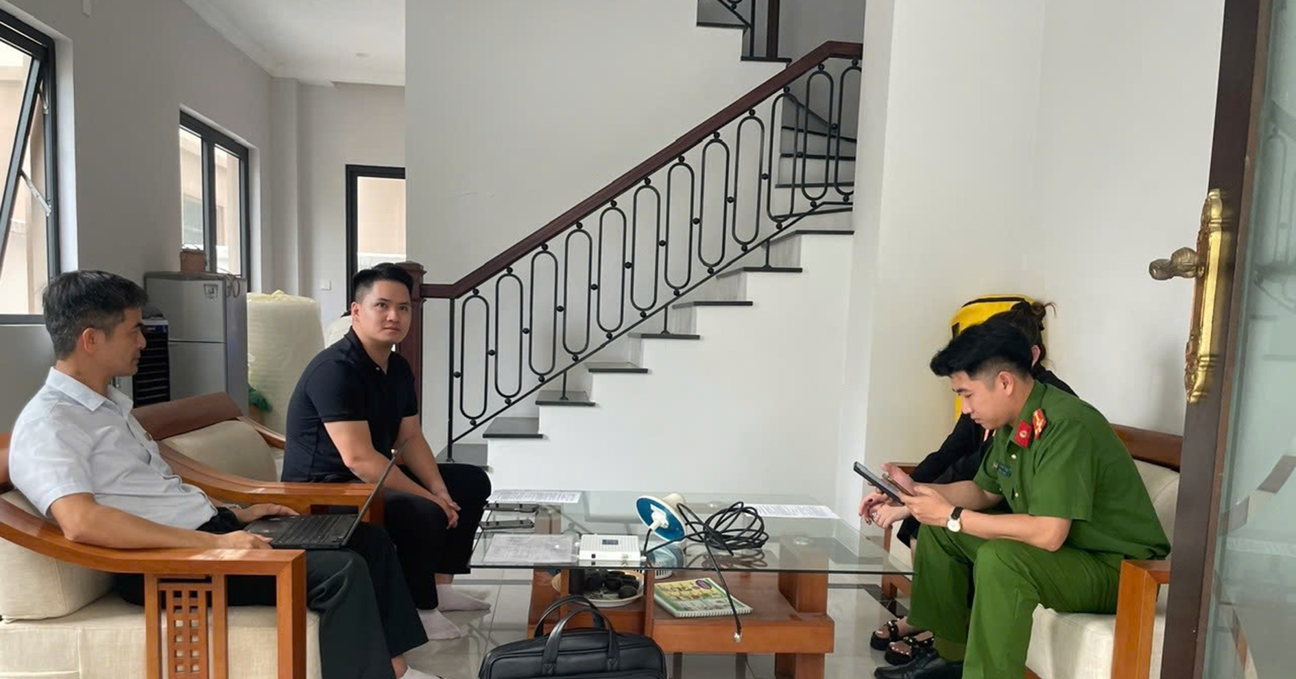 Mua thiết bị kích sóng di động trên Shopee gây nhiễu cho mạng di động