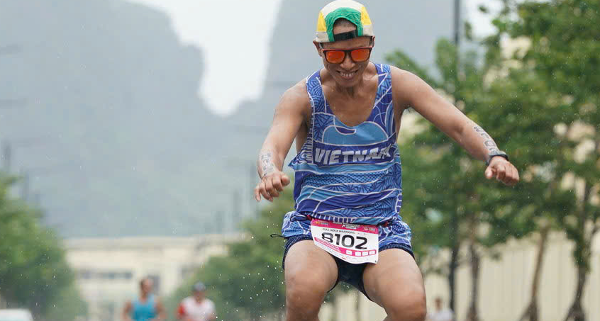 Người đàn ông vượt cửa tử ung thư máu nhờ "món quà" đặc biệt của con gái