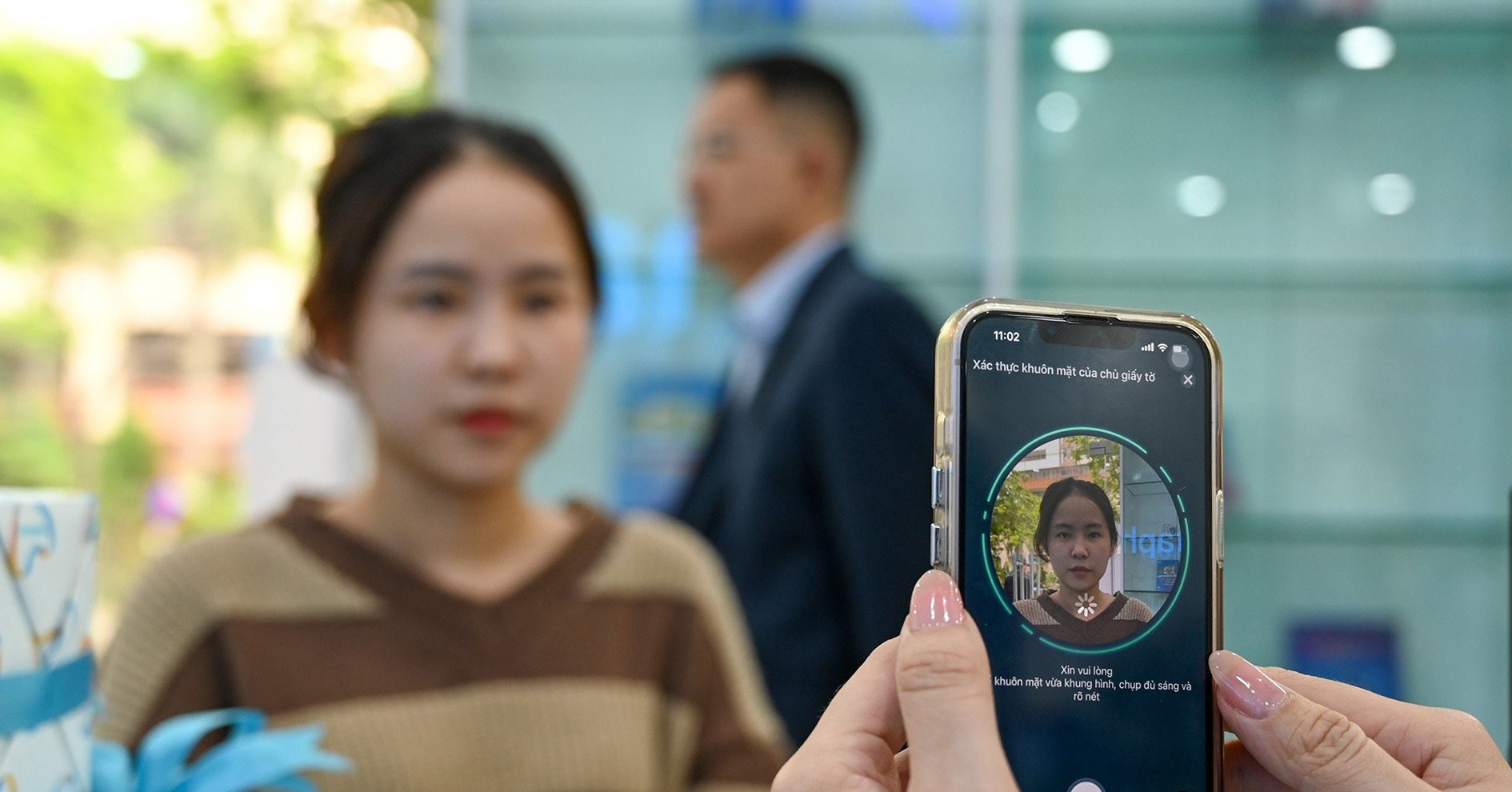 Người dùng xác nhận SIM chính chủ qua VNeID, đổ...