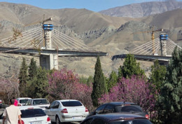 Ông Trump dọa ‘nhiều điều tồi tệ hơn nữa’ sau khi Mỹ phá hủy cầu lớn nhất Iran