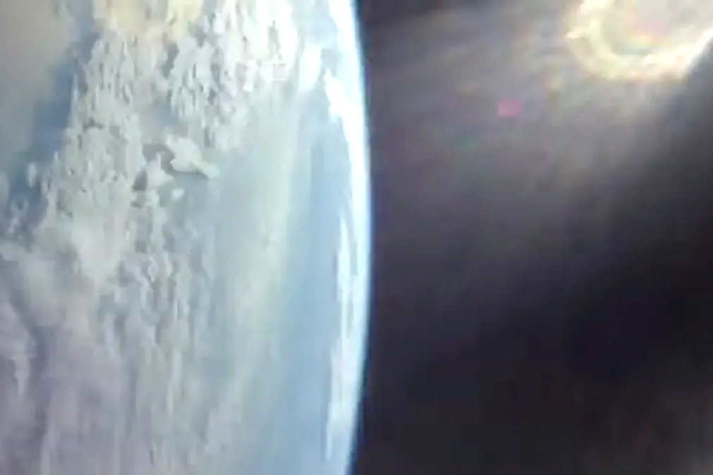 Phi hành gia Artemis II hướng tới Mặt Trăng sau cú đốt động cơ quyết định sinh tử