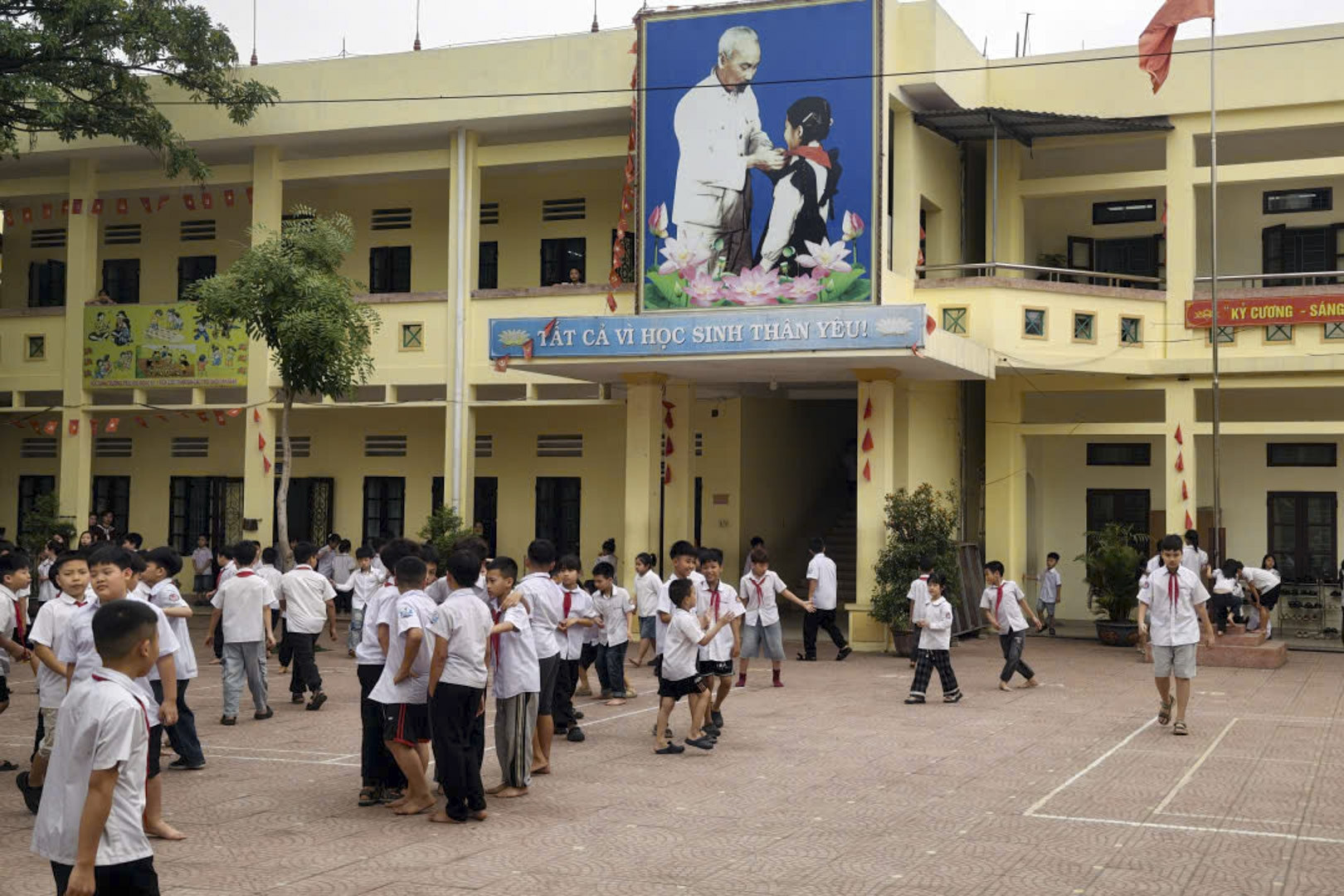 Sau vụ 300 tấn thịt lợn bệnh, nhiều trường học ở Bắc Ninh tạm dừng ăn bán trú