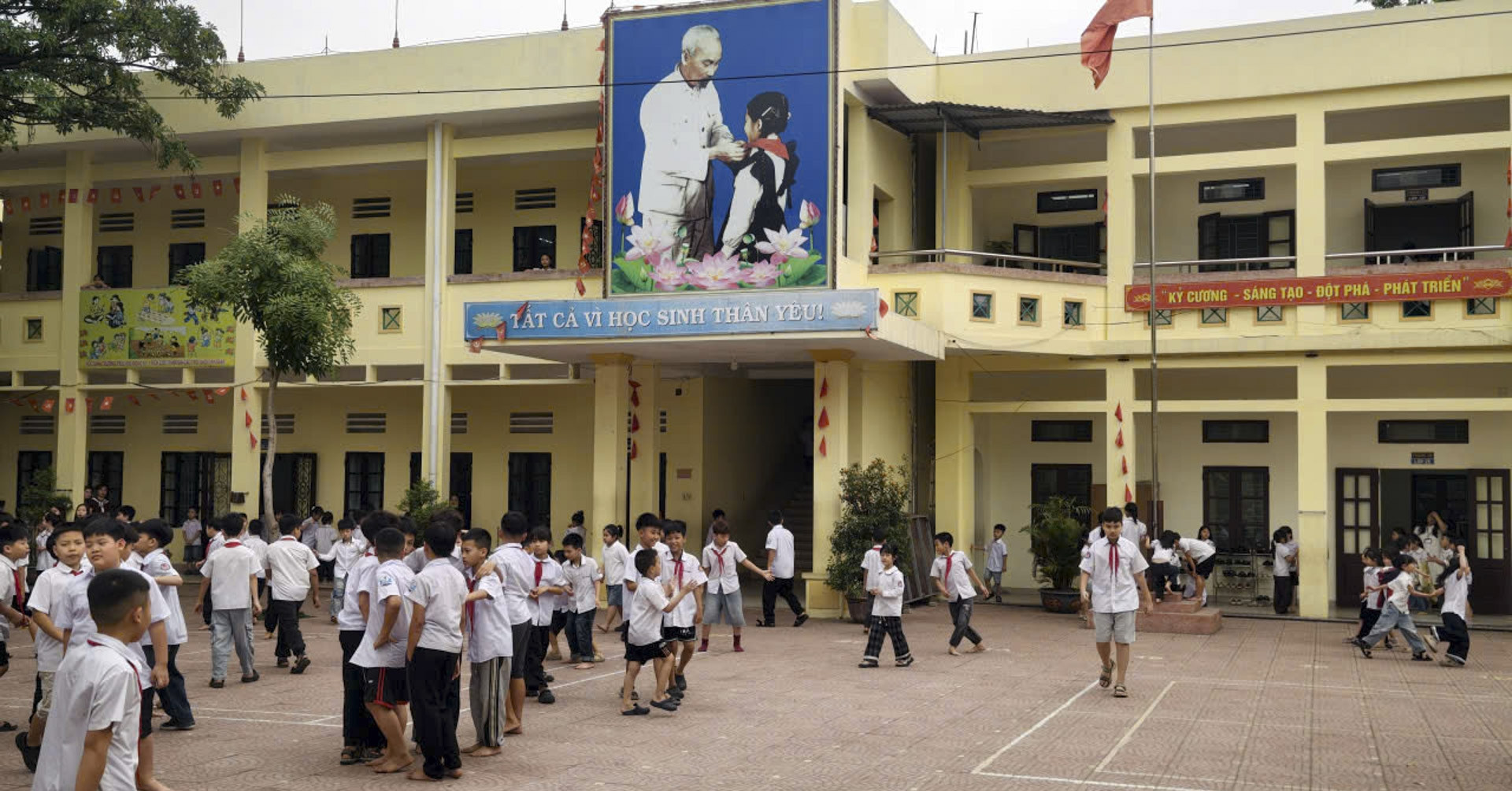 Sau vụ 300 tấn thịt lợn bệnh, nhiều trường học Bắc Ninh tạm dừng ăn bán trú