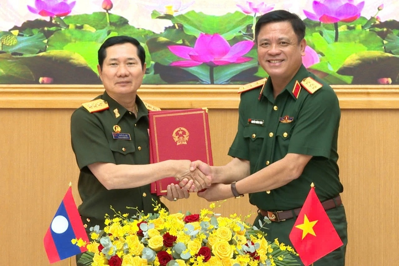 Việt Nam - Lào tăng cường hợp tác quốc phòng, củng cố đoàn kết đặc biệt