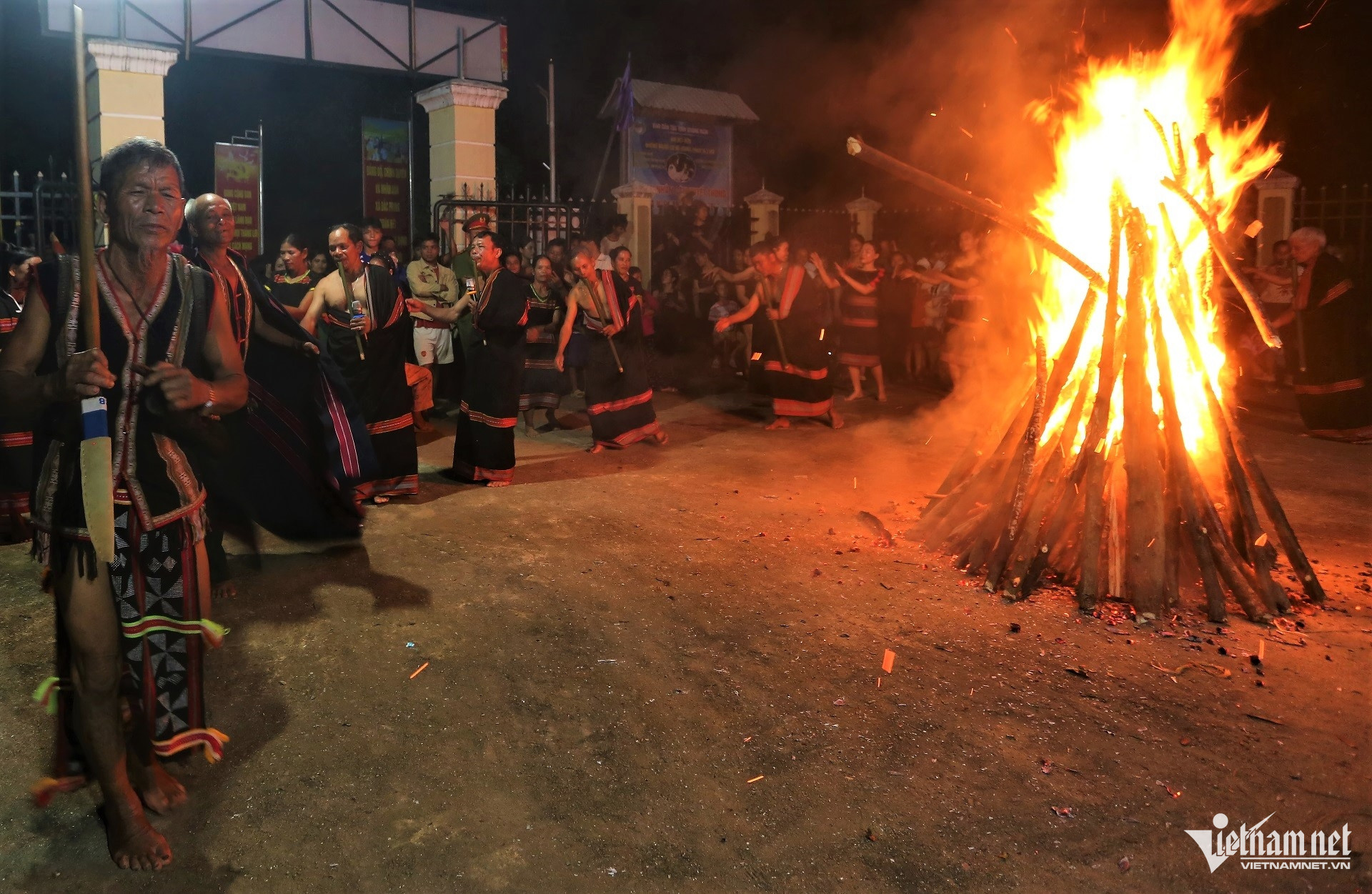 W-5A0A1828 (2) lines scale 2_00x gigapixel.jpg