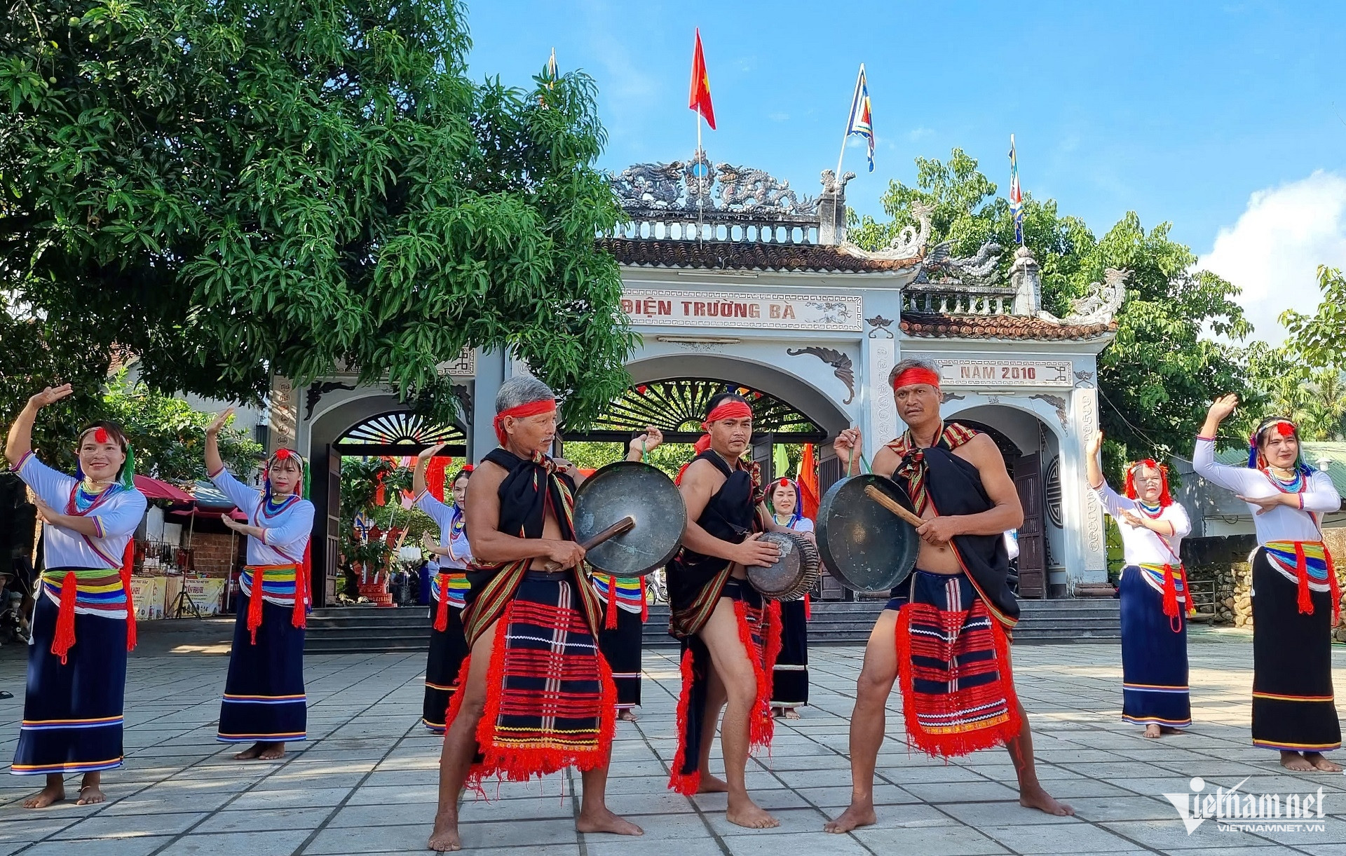 W-z7676735907786_75dea0d3398f3e3c6d19e1018e8ae851 lines scale 2_00x gigapixel.jpg