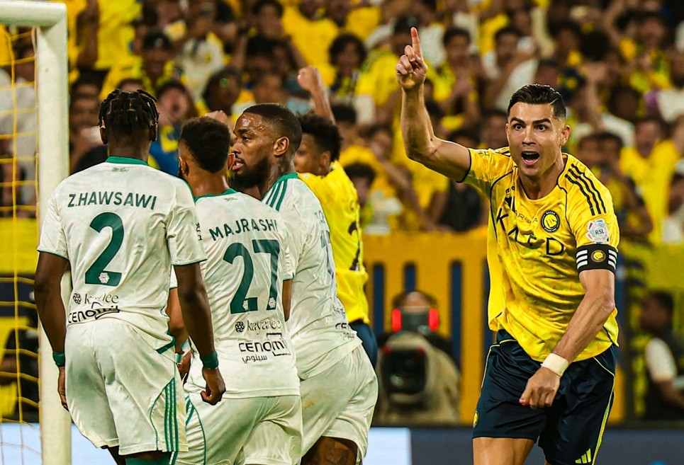 Ronaldo chạm mốc 970 bàn thắng, Al Nassr tiệm cận ngôi vương