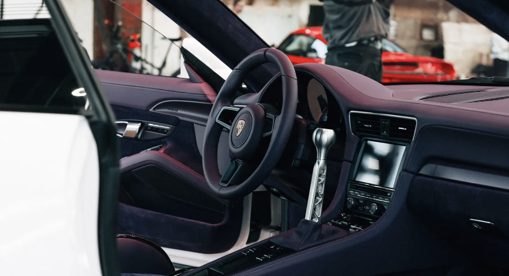 Hãng độ vô danh vượt mặt Porsche với bản hồi sinh 911 táo bạo Ảnh màn hình 2026 04 30 lúc 14.01.18.png