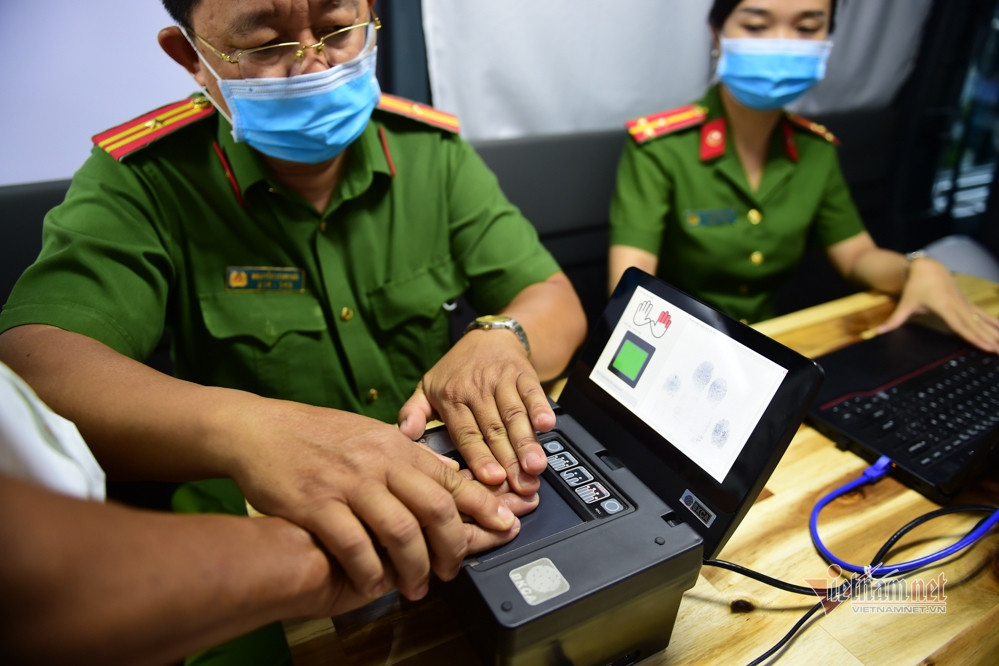 Bãi bỏ thủ tục thu thập, cập nhật thông tin sinh trắc học về ADN, giọng nói ở cấp tỉnh