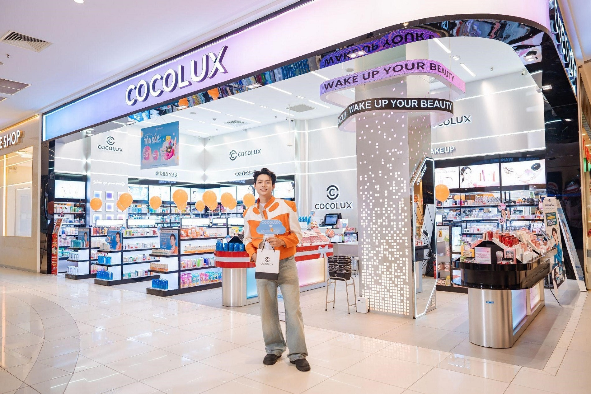 Cocolux đẩy mạnh trải nghiệm, kết hợp La Roche-Posay, Bùi Trường Linh ‘gây sốt’
