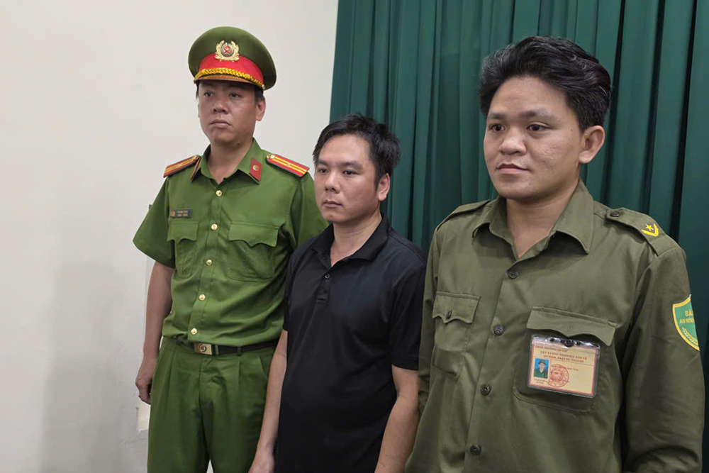 Cướp giật rồi 'nhờ nộp hộ' tang vật, đối tượng vẫn bị bắt nóng