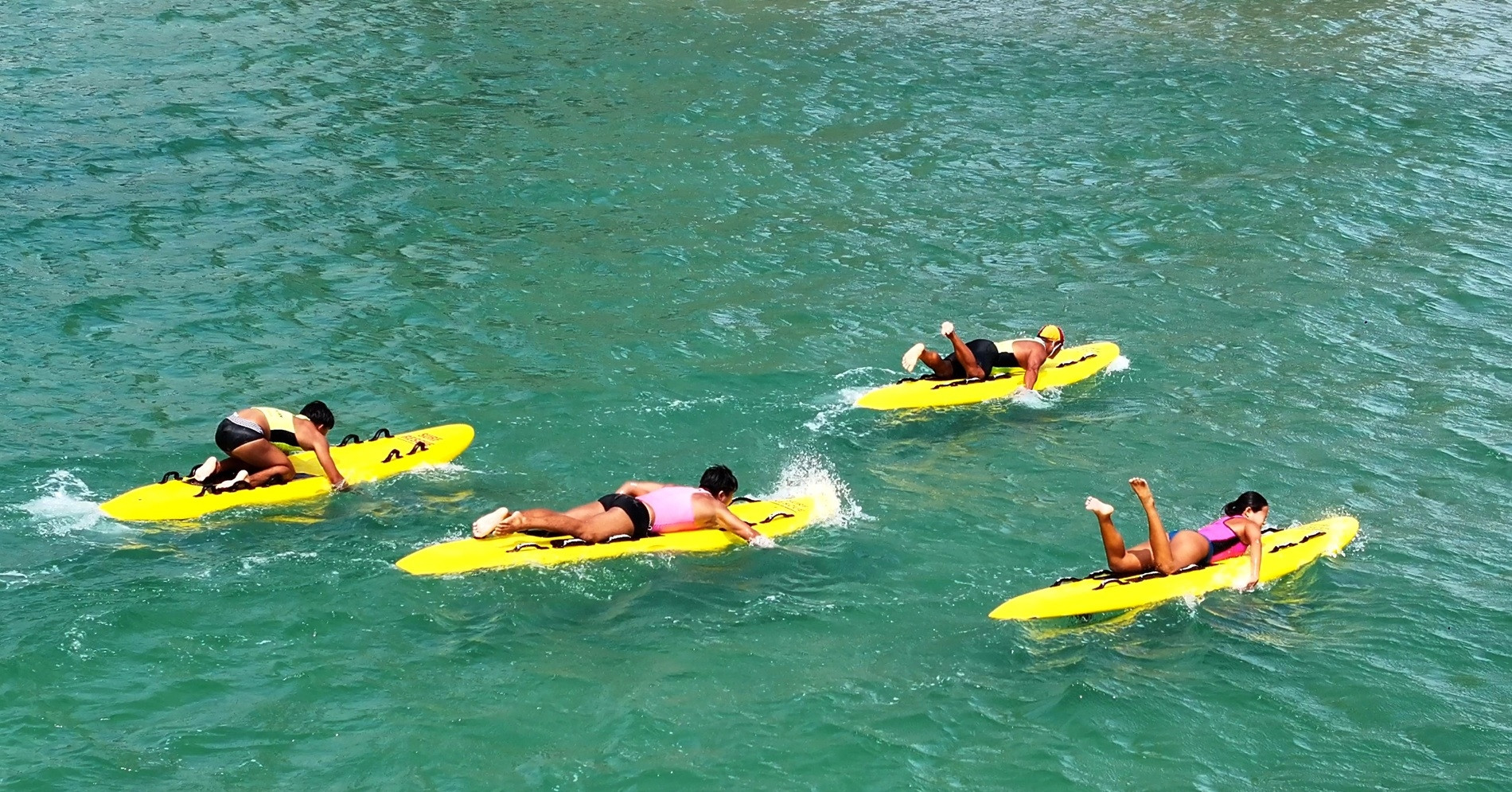 Cứu hộ viên các bãi biển du lịch tranh tài trên biển Đà Nẵng