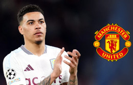 F365 Morgan Rogers with Man UTD Badge 1.jpg